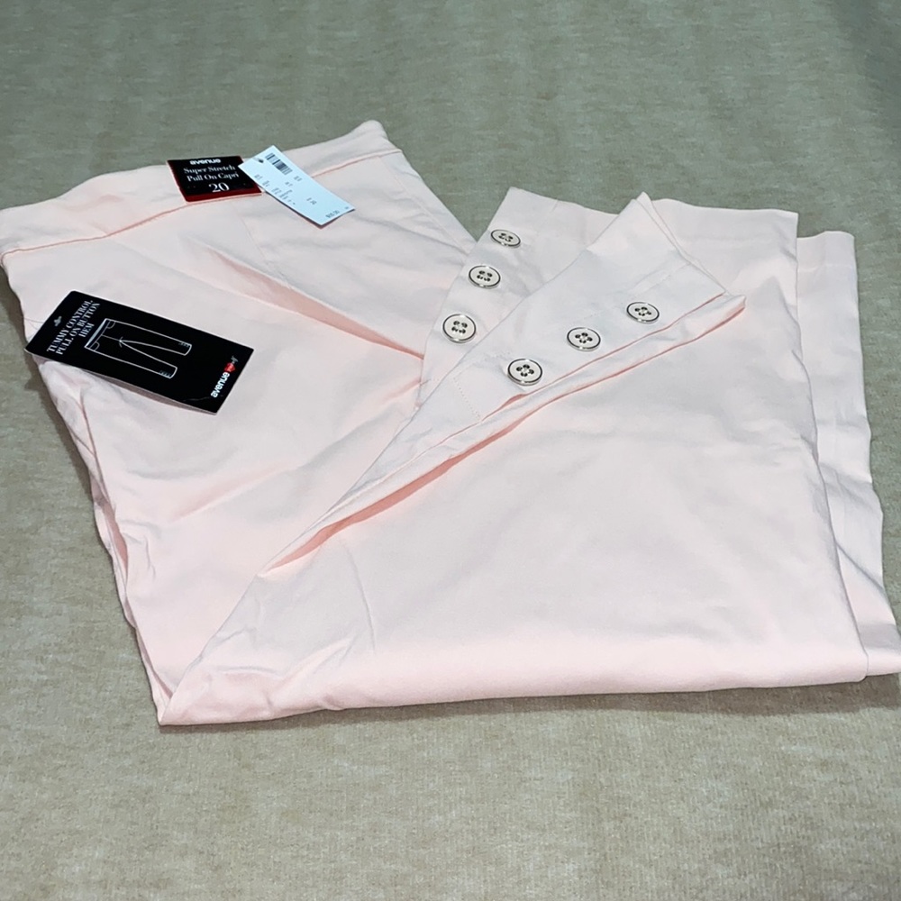 NWT 20 Petite Pull On Capri